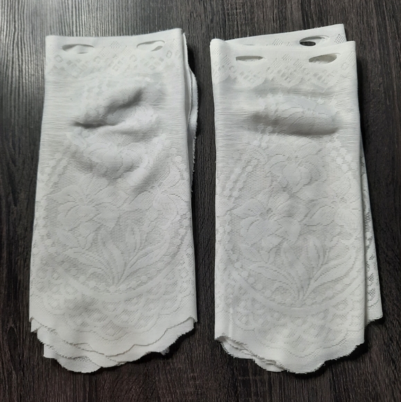 Vintage Pair of Floral Lace Valance Curtains - Picture 6 of 6